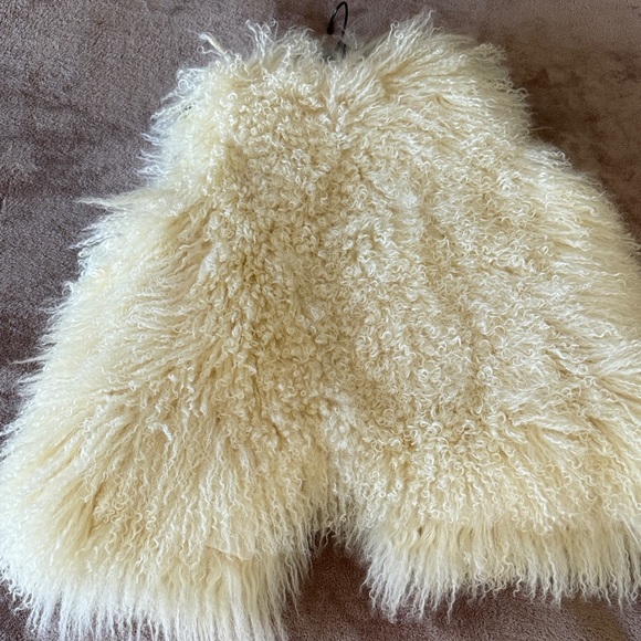 Joie Cream Furry Vest - Picture 2 of 5